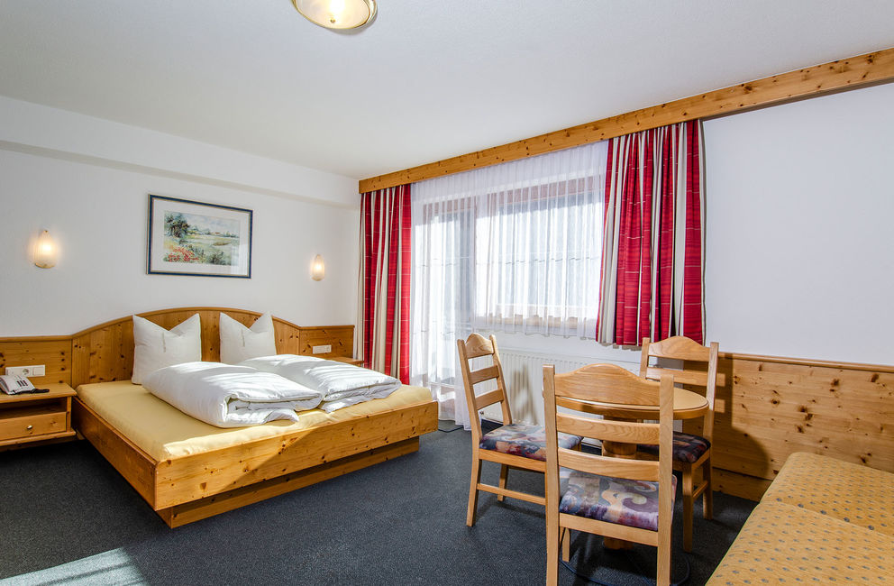 Doppelzimmer mit Balkon - Ischgl Hotel Garni Golfais