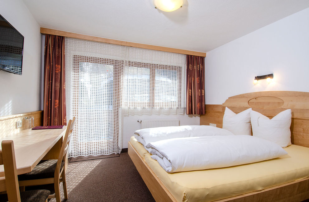 Three-bedded room without balcony - Ischgl Hotel Garni Golfais