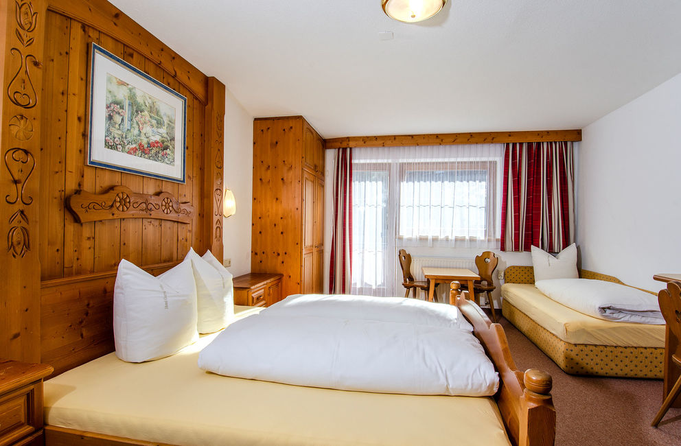 Dreibettzimmer mit Balkon - Ischgl Hotel Garni Golfais